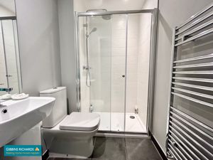 En-suite- click for photo gallery